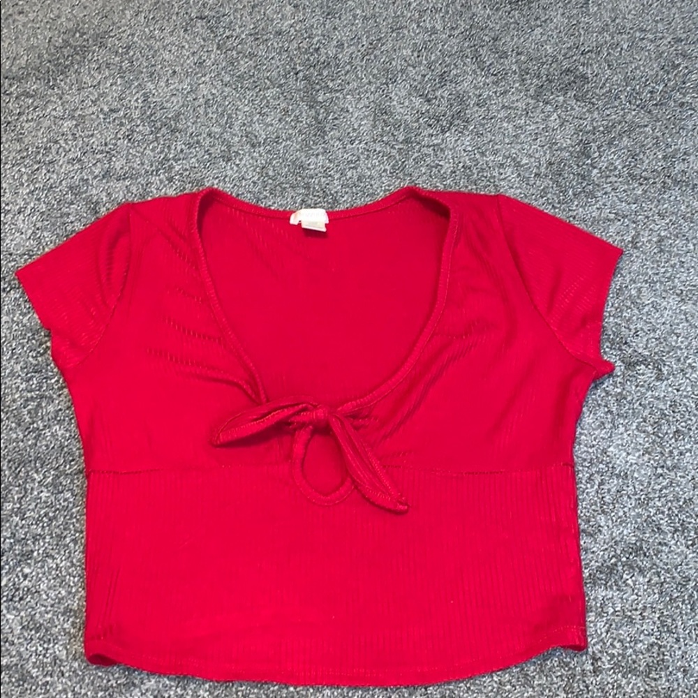 Ribbed red short sleeve crop top with tie in front